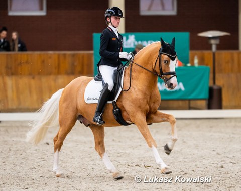 Rose Oatley on Herzkönig (by Helios B x FS Don't Worry)