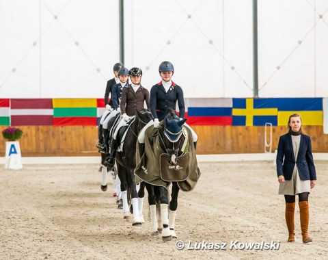 The children prize giving ceremony with Johana Vasaryova on Firestone (by Johnson x Florencio) leading