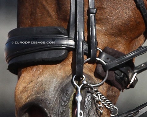 Double padding often leads to a tighter (not softer!) noseband as it is pulled tight(er) to keep the padding in place