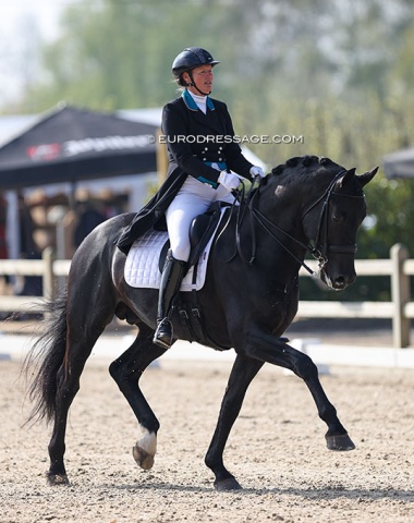 Liesbeth Geven on Jamaica (by Jazz x Rhodium)
