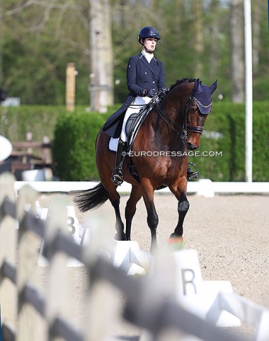 Naomi Neven on Frevo (by Zizi Top x Partout)