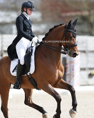 Britt van de Weyer on Arrivederci (by Ampere x Lord Loxley)