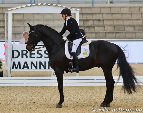 Good boy, Lord Sinclair. Gianna Regenbrecht also did a good job keeping tension at bay during her ride in Grade 2 in which strong wind and flapping flags were not the easiest conditions.