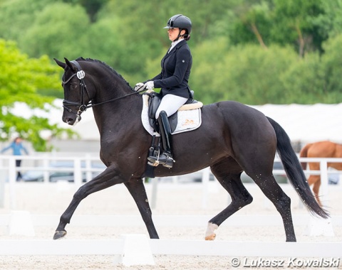 Spanish Valeria Fernandez Palomino on Le Vixen (by Londontime x Riccione) was third in the 5-year old Finals but her result did not count for the CED Championship