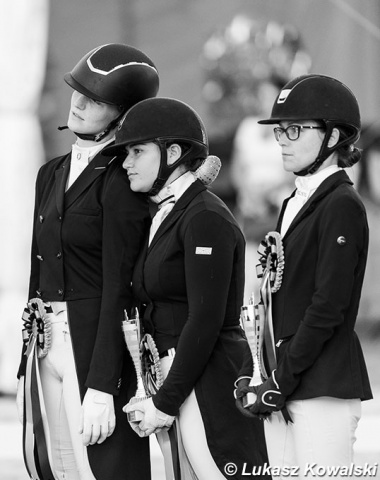 Camaraderie at horse shows 