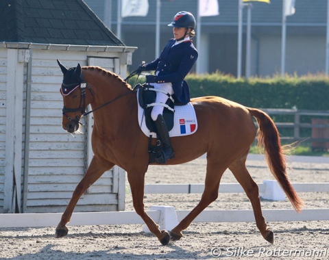 France’s grade 2 rider Céline Gerny and the 16-year-old Hanoverian mare Rhapsodie had a very successful weekend. Both are trained by Cadre Noir écuyère Nadège Bourdon.