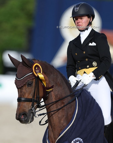 After an almost three year break from competition, the 10-year old Rhinelander mare Bonita Springs (by Boston x Fidertanz) returns to win the Prix St Georges under Kira Wulferding