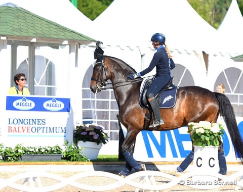 Team trainer Monica Theodorescu talking to Dorothee Schneider on Showtime