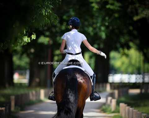 Theodora Livanos walking Robinvale towards the warm-up ring on the beautiful trails in Jardy