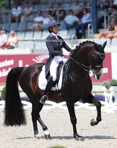 Charlotte Jorst and her 19-year old Nintendo (by Negro x Monaco) raced through the test. The strong piaffe-passage work could not sufficiently make up for the over-pacing and lack of polish in the rest of the ride. 