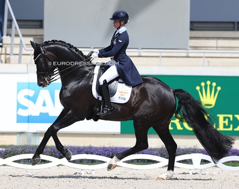 Therese Nilshagen and Dante Weltino (by Danone x Welt Hit II). Mistakes in the changes made the score drop.