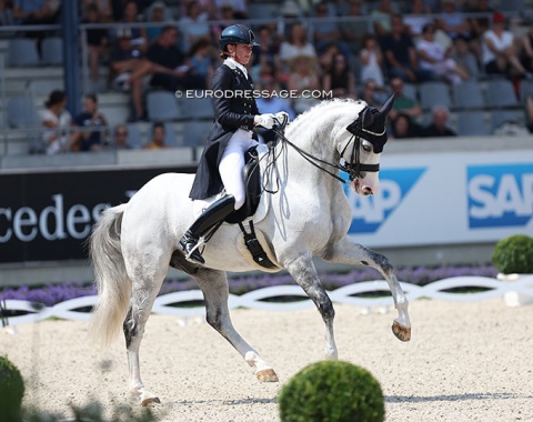 Lyndal Oatley on her steady eddy, Eros (by Sir Oldenburg). Such a generous horse with a sweet piaffe-passage