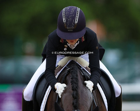 Lucie-Anouk Baumgurtel pats Hugo