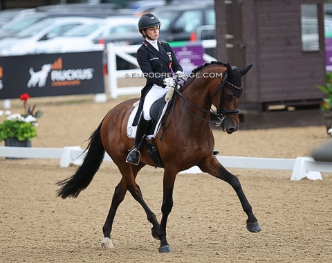 German Jana Lang had the bad luck of a failing sound system with her MP3 file not playing (and having to wait a while before her test started). The sound that came out of the speakers had glitches. They finished 7th with 76.606%