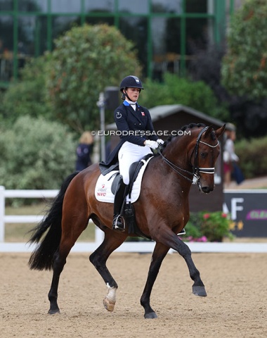 Sophia Ludvigsen on Blue Hors Elliott