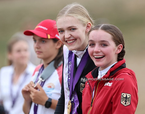 Allegra Schmitz-Morkramer and team mate Rose Oatley