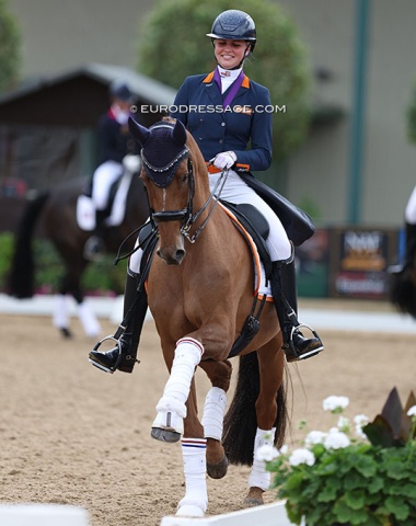 Lara van Nek on Fariska in the lap of honour