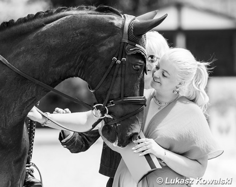 Liselott Marie Linsenhoff givings cuddles during the prize giving