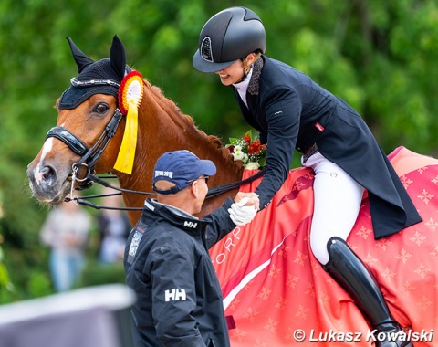 Steffen Peters high-fives with Miki Yang