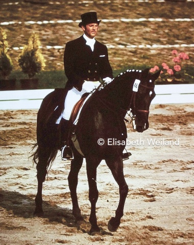 Swiss Hermann Dür, who was a pure amateur, rode the Polish bred former EMPFA horse Sod to team bronze. At 19 years of age the gelding was the oldest horse in the field.