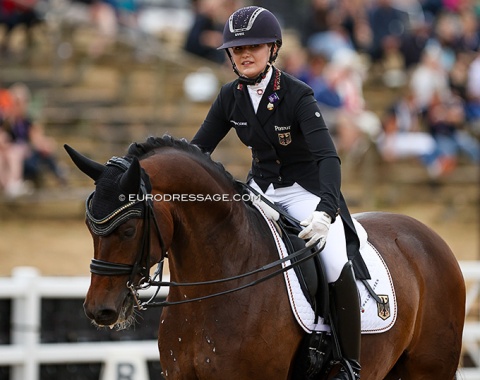 Lana-Pinou Baumgurtel looking at her team for approval at the end of her test on Founder (by Foundation x Sarkozy)