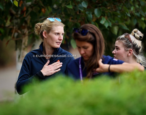 Lara Butler and Sarah Rogers came to watch Sophie Wallace compete "their" Rosalie. The mare is owned by Ursula Bechtolsheimer, for whom these two ride