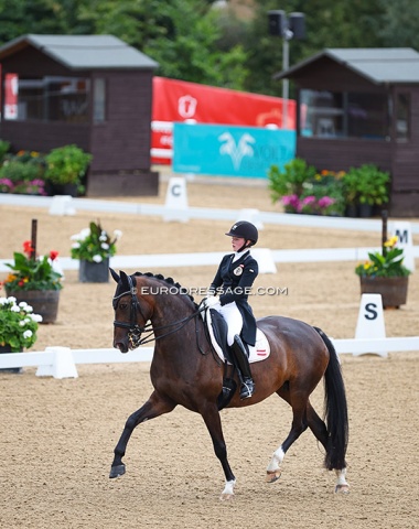 Florentina Jöbstl had her hands full with Floortje (by Negro) who became too hot to trot with all the buzz around the arena