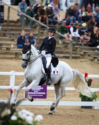 Mathilde Juglaret on Caporal de Massa