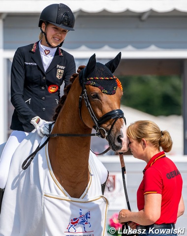 Mom Maria Raupach cuddles with Jack Sparrow during the prize giving ceremony