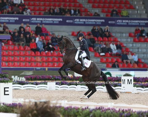 Ashely Holzer, a former student of Willi Schultheis who then turned to Sjef Janssen for training, was a member of the Canadian Olympic team on multiple occasions. Now riding for the USA. Her beautiful Valentine did not cope with the atmosphere