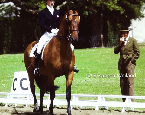 (Former) Riders of the Spanish Riding School in Vienna influenced the sport during that time. Here Franz Rochowanksy who had been eleve rider together with Christine Stückelberger’s trainer Georg Wahl in the 1940s looked after Sarah Whitmore and Dutchman. Ernst Bachinger acted as team trainer of the British.