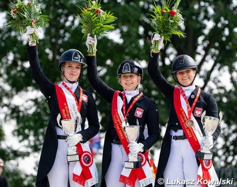 The junior podium: Taja Zoll, Natalia Plata, Caroline Pawluk