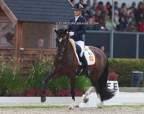 Kirsten Brouwer and Lightning Star (by Ferguson x De Niro) in the rain