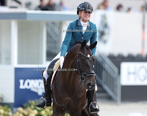 World YH Championship debut for Dutch young horse rider and dealer Saskia van Es. Here she is all smiles on Montrachet (by Toto Jr x Tuschinski)