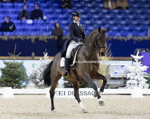 Laura de Graeve on her young riders' horse Feuertanz (by Florencio x Don Bedo) which she now shows in the senior small tour