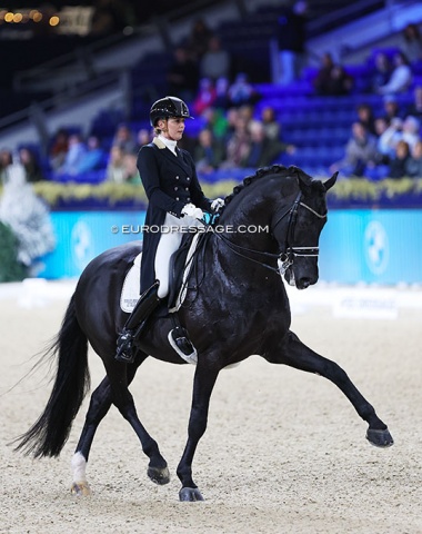 Emmelie Scholtens and Desperado