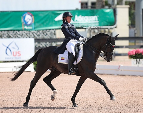 Colombian Juliana Gutierrez Aguilera on the 13-year old Rhinelander Flanissimo (by Flanagan x Ferragamo)