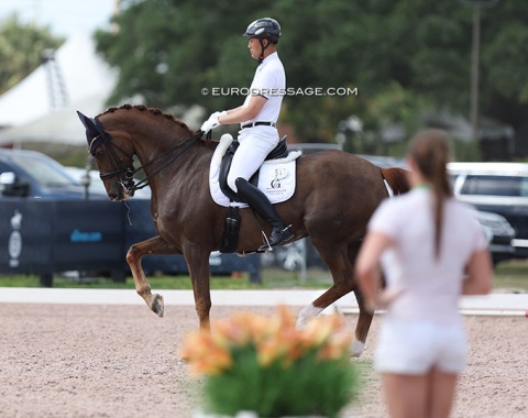 Cathrine Dufour helping Dong Seon Kim warm up Bohemian