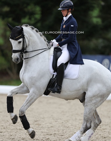 Portuguese Maria Pais do Amaral warming up her newly acquired Hot Hit OLD (by Hotline x Diamond Hit) for their CDI debut. They scored 68.348%