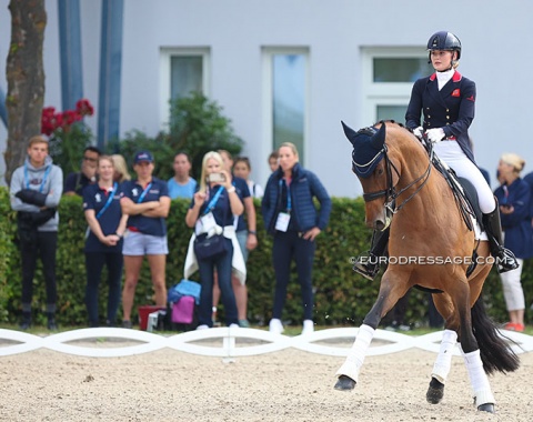 Charlotte Dujardin coaching Annabella Pidgley on Vamos Amigos in the warm up