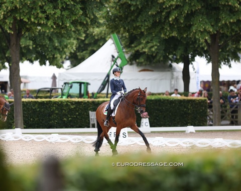 Palestinian Diana Al Shaer warms up Unazalee de Massa