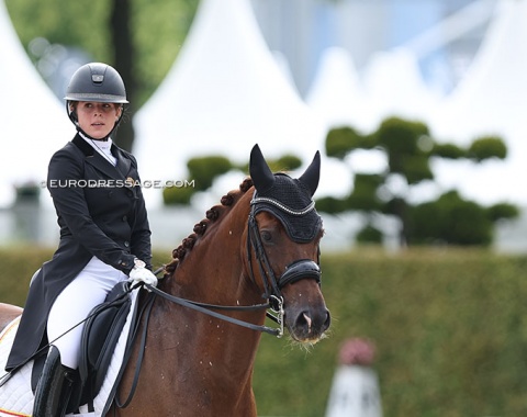 Belgian Charlotte Defalque in the warm-up ring with Botticelli (by Vivaldi x Koss)