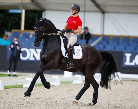 Charlotte Tollhopf on Fabajo