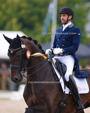 Tommie Visser on the Belgian warmblood bred Quinten Begijnhoeve (by Heros Begijnhoeve x Ferro)