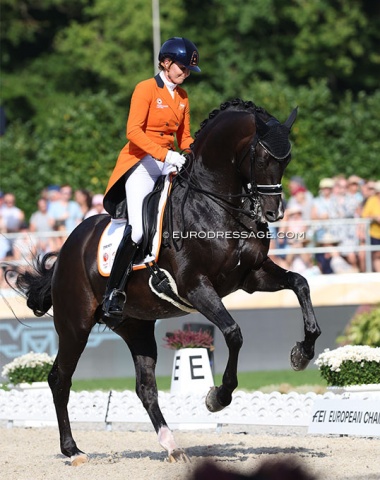 Emmelie Scholtens and Indian Rock rode to the F1 theme song. The tempi changes were the stumbling block. They were 12th with 80.936%