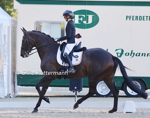 Belgian Manon Claeys and Katharina Sollenburg on their way to individual bronze.