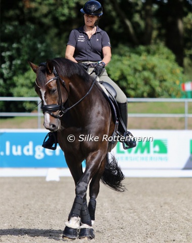 Exactly 40 years after she debuted on the Danish senior team at the European Championships 1983 in Aachen to win team silver with Baloo, Danish Rene Igelski is back on her country’s (now para) team with the gorgeous Danish mare Beyond Dreams (by Benetton Dream x Come Back II).