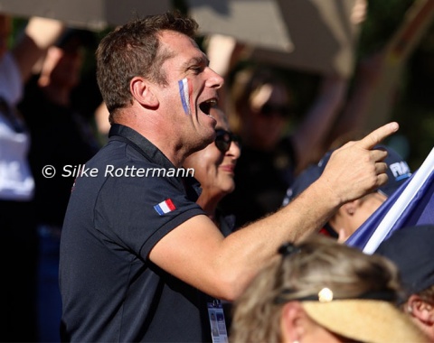 Vladiminir Vinchon cheering his team-mate Chiara Zenati when she received her silver-medal.