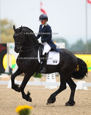 Janneke Reiners aboard the Friesian Wirdmer fan' e Boppelannensport