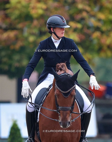 Jorinde Verwimp on Veronique Philippaerts-Engelen's BWP bred Golddream van de Kempenhoeve (by Jazz x Quaterback)